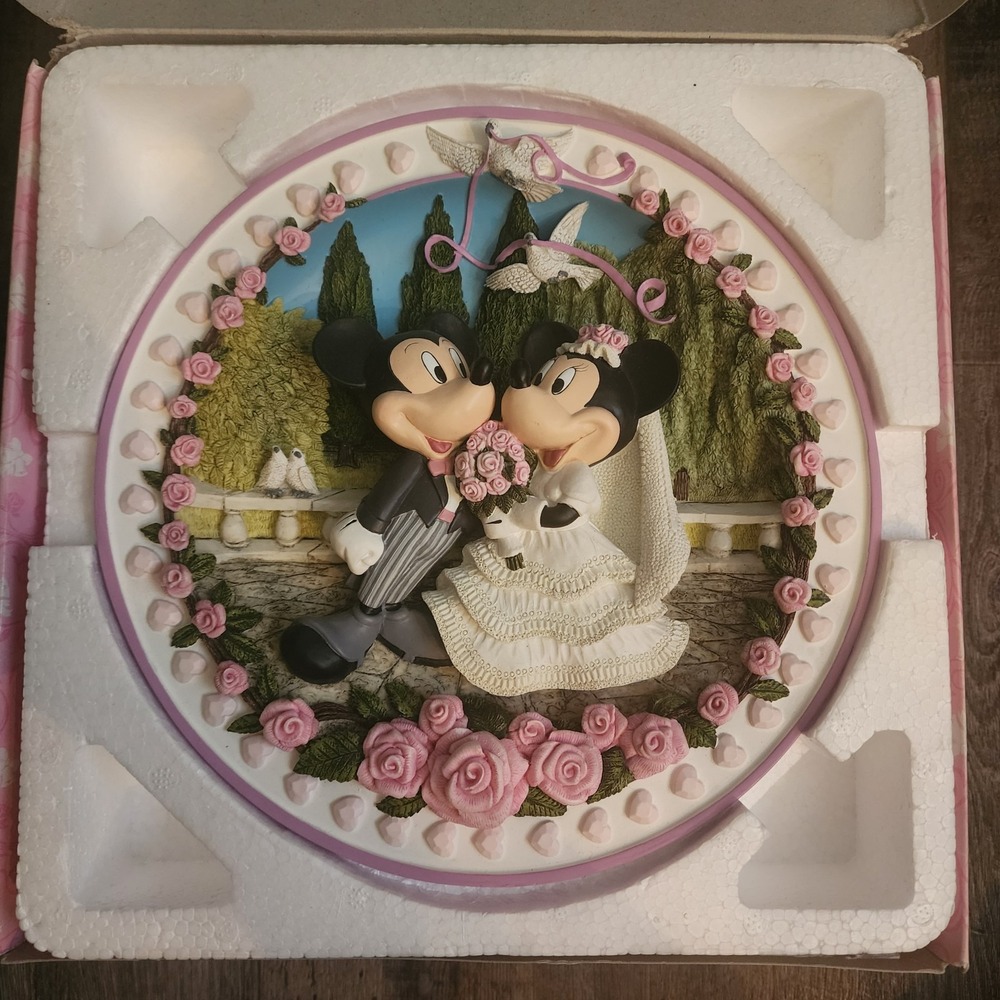 Disney Mickey Minnie 3-D Wedding Decorative Plate By Ian MacGregor Fraser Gift